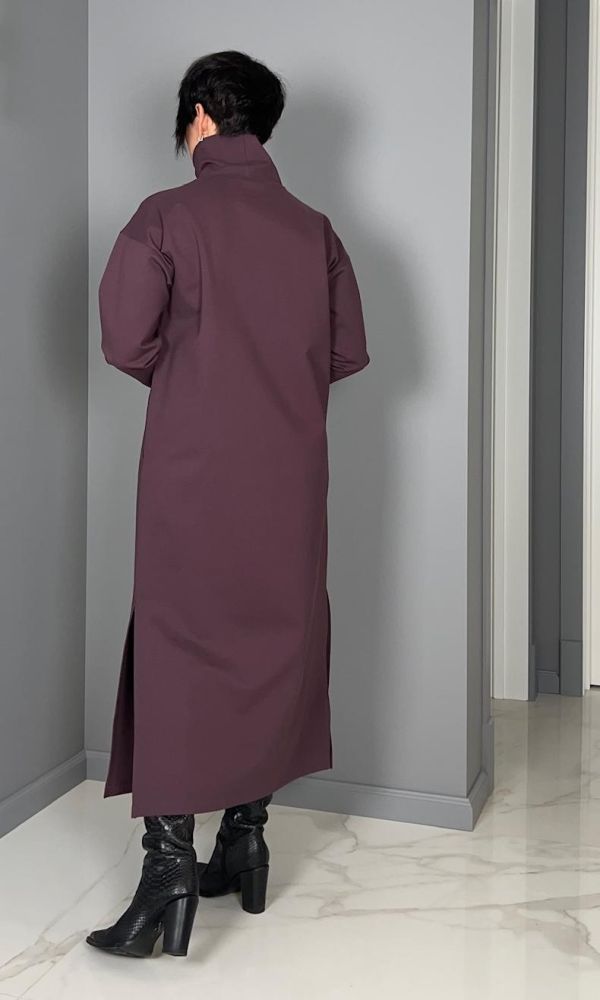 Платье с воротником стойкой