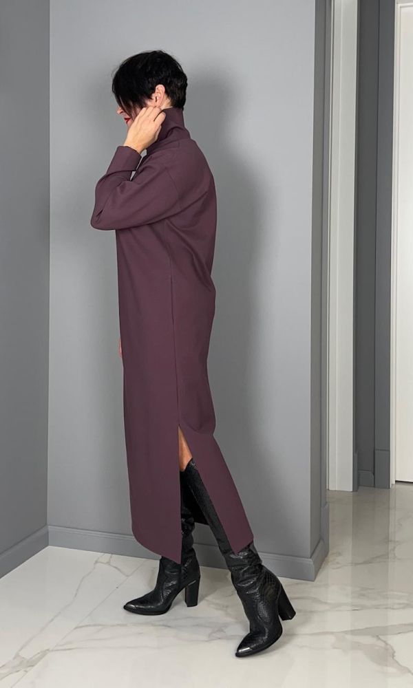 Платье с воротником стойкой